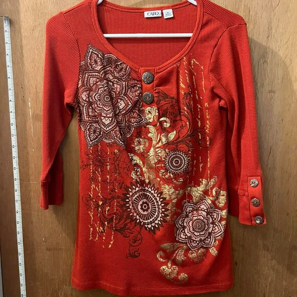 ❤️🔥❤️🔥🐻Size M - Cato - Rust Colored 3/4 Sleeve Pullover w/Floral Design - Picture 1 of 6